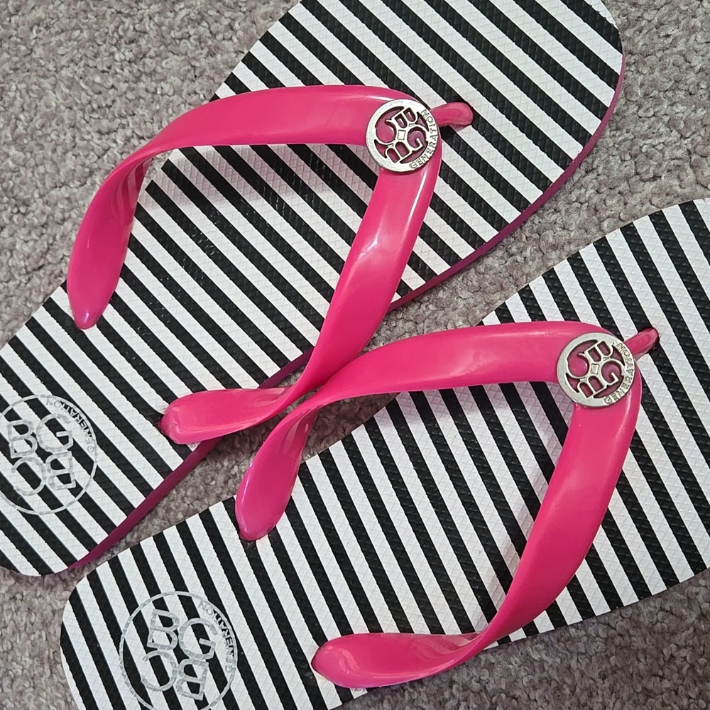 BCBG Pink and Black Flip Flop Sandals - Size 8 - NEW - Picture 5 of 5